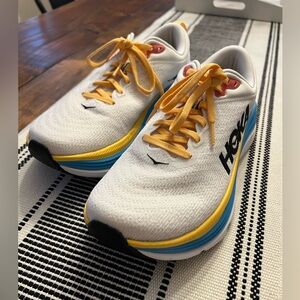 Like new- Hoka Gaviota 5! Only worn TWICE!!